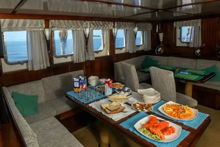 Северный атолл Мале: Dream Voyager Yacht
