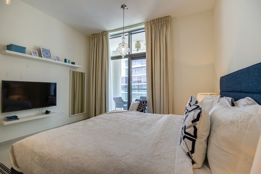 Дубай: DHH - Damac Hills-Golf Vista-Akoya