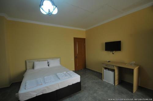 Батуми: Hotel Golden House