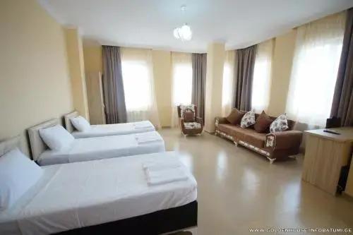 Батуми: Hotel Golden House