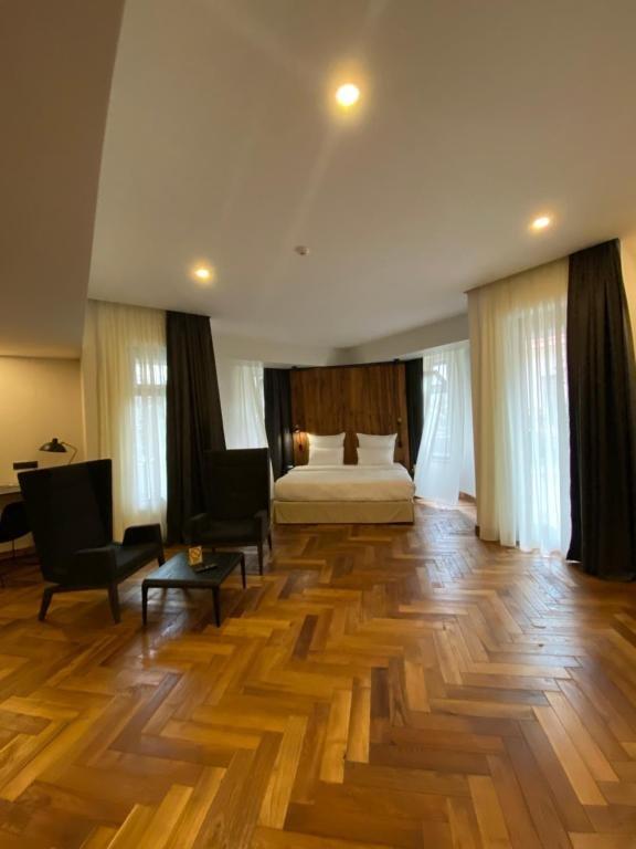 Тбилиси: Hotel Shota @ Rustaveli Boutique Hotel Mimino