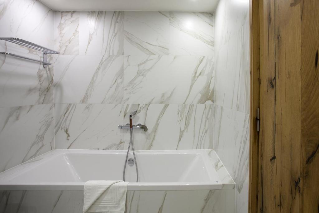 Тбилиси: Hotel Shota @ Rustaveli Boutique Hotel Mimino
