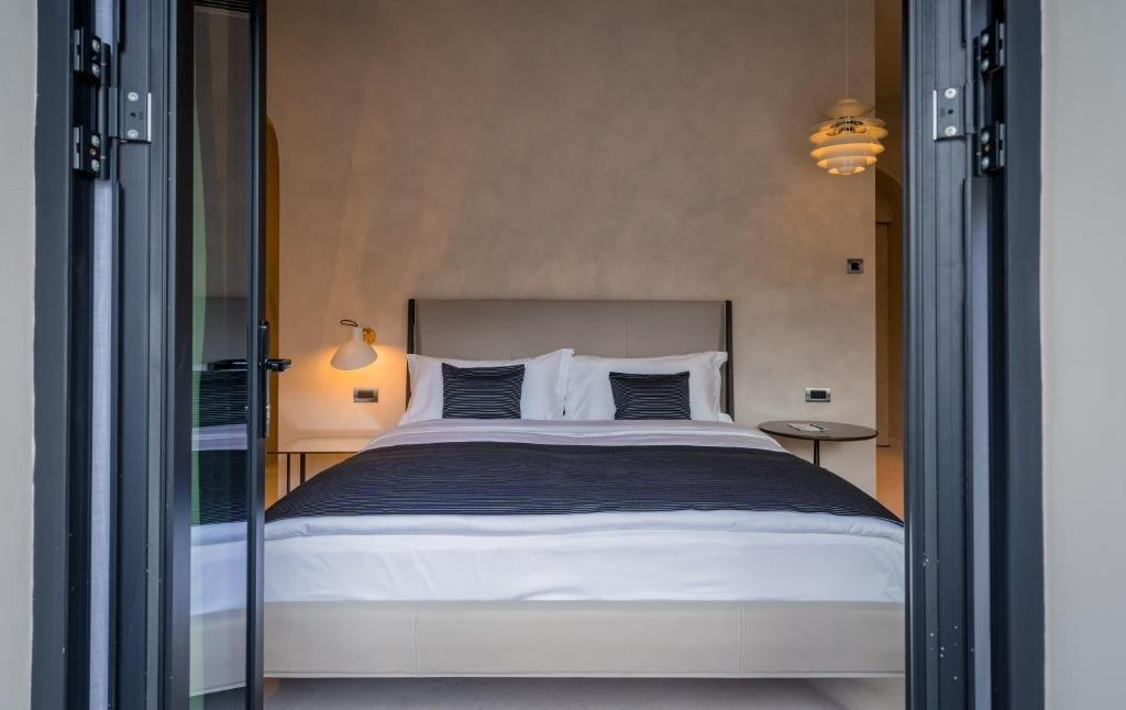 Тбилиси: Monograph Hotel