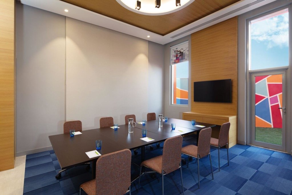 Дубай: Aloft Dubai South