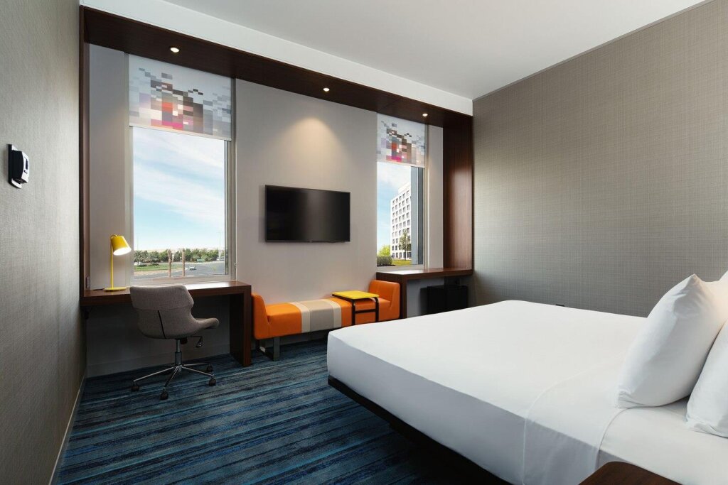 Дубай: Aloft Dubai South
