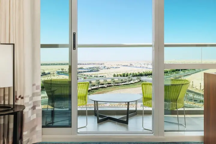 Дубай: Aloft Dubai South