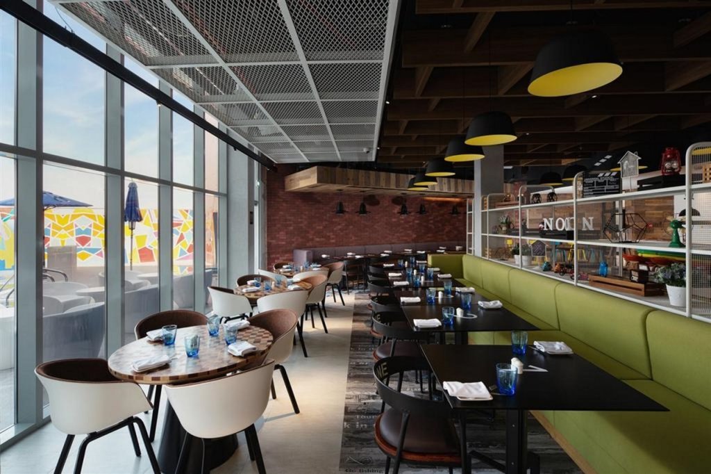 Дубай: Aloft Dubai South