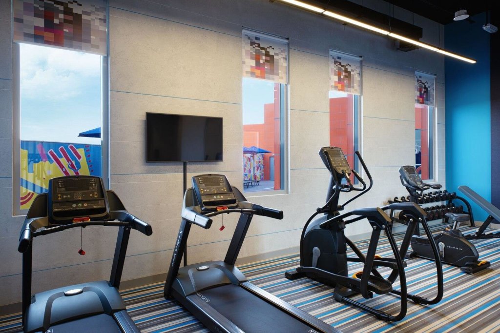 Дубай: Aloft Dubai South