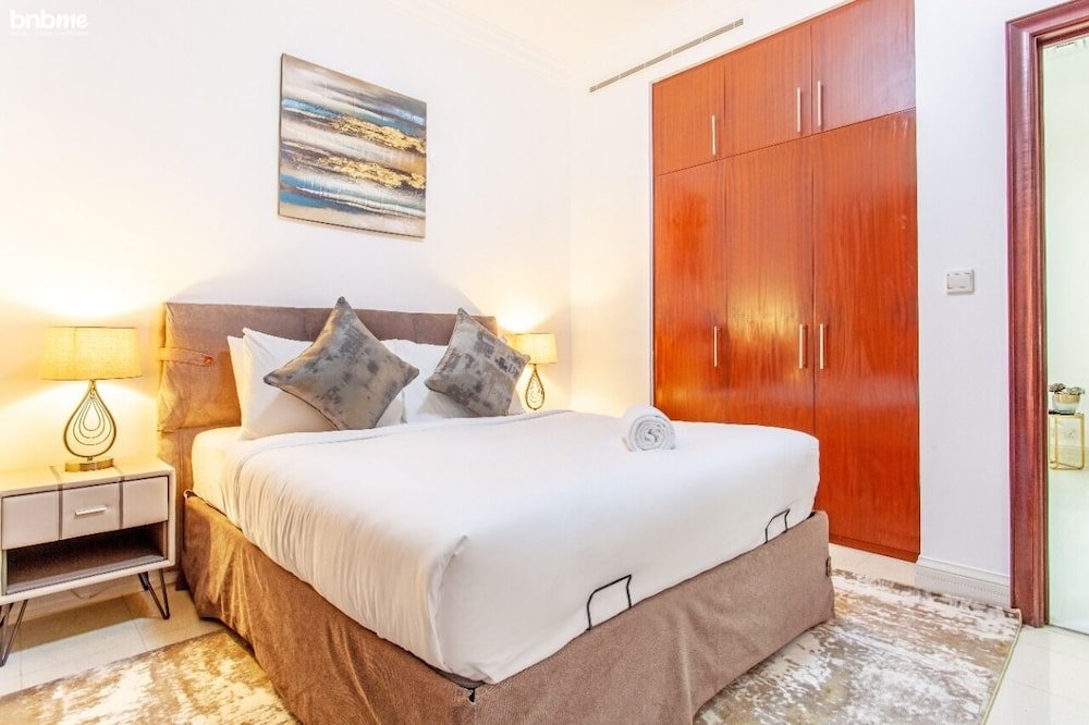 Дубай: Pvt Jacuzzi Tub Groundfloor 2 Bed Bnbme Homes
