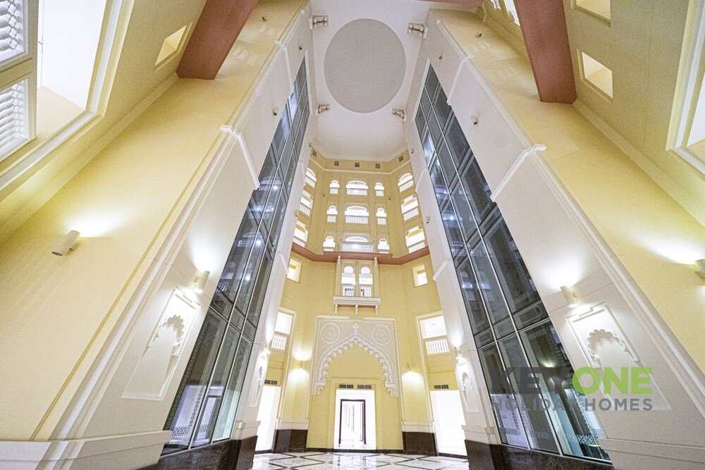 Дубай: KOHH – 2BR + Maids Room in Grandeur Residences