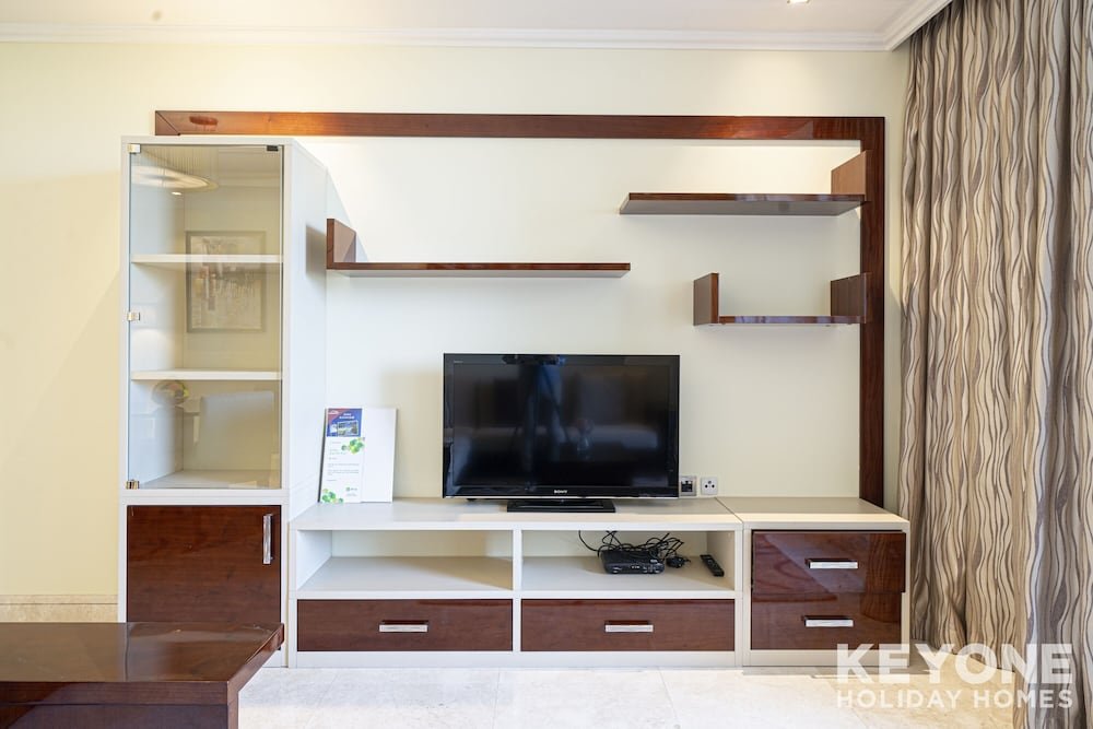 Дубай: KOHH – 2BR + Maids Room in Grandeur Residences