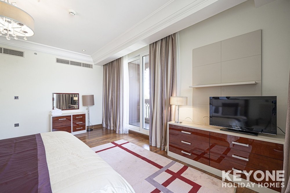 Дубай: KOHH – 2BR + Maids Room in Grandeur Residences