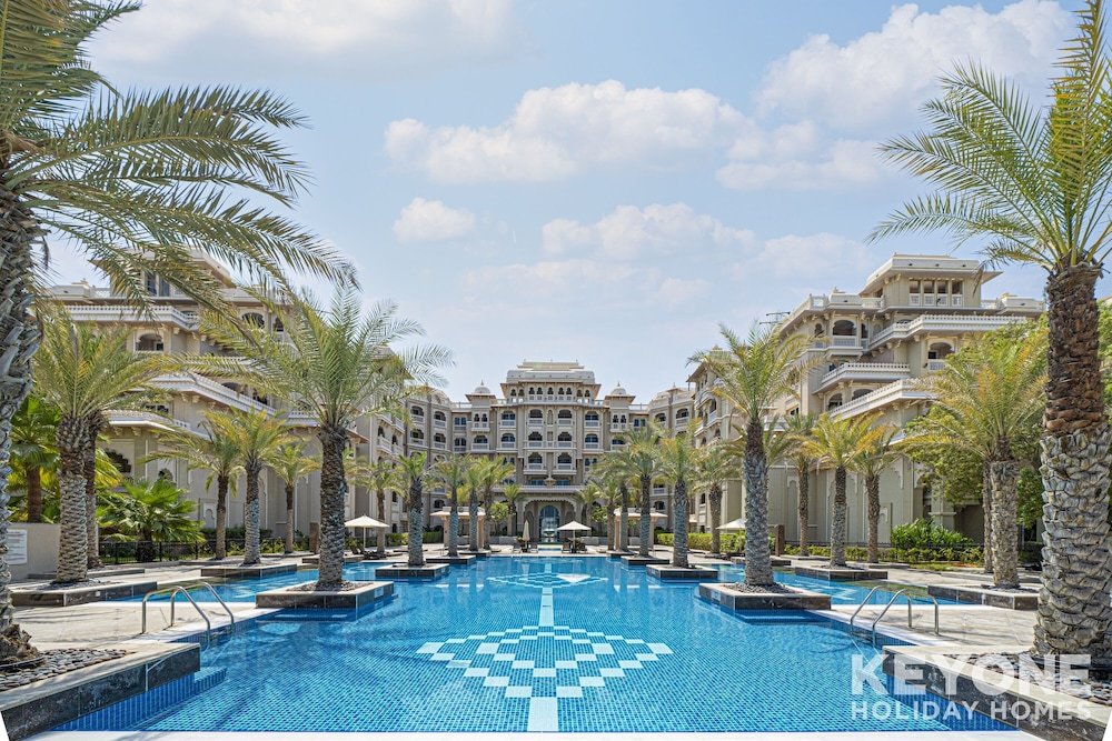 Дубай: KOHH – 2BR + Maids Room in Grandeur Residences