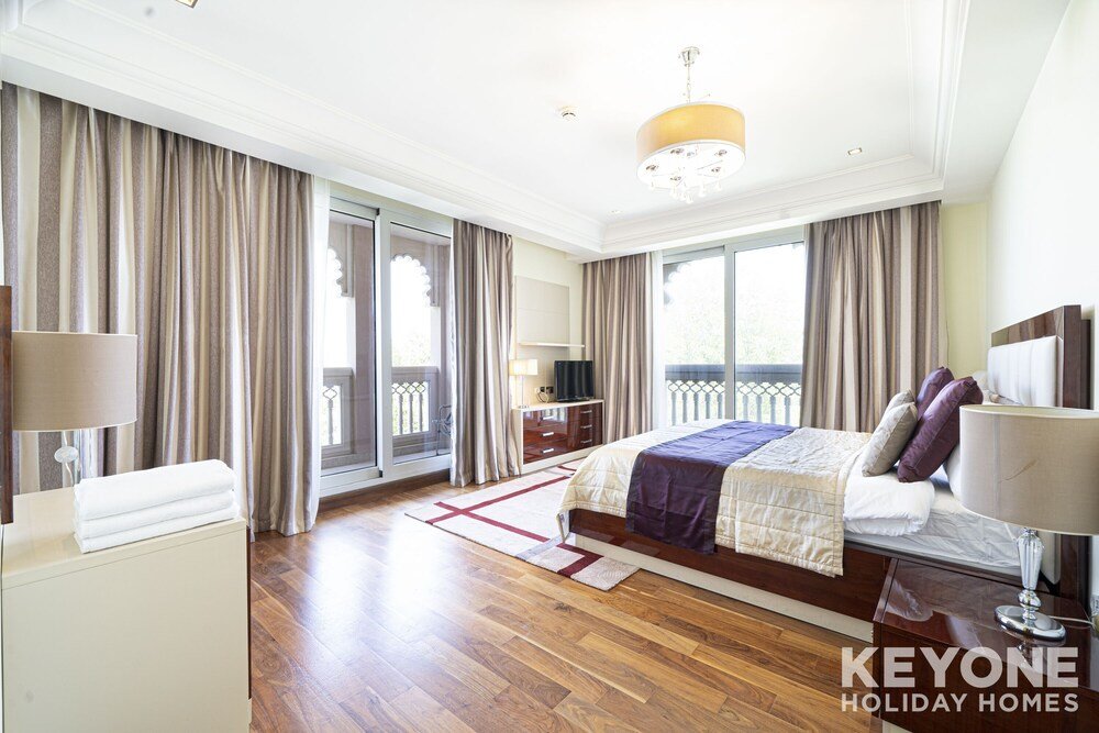 Дубай: KOHH – 2BR + Maids Room in Grandeur Residences