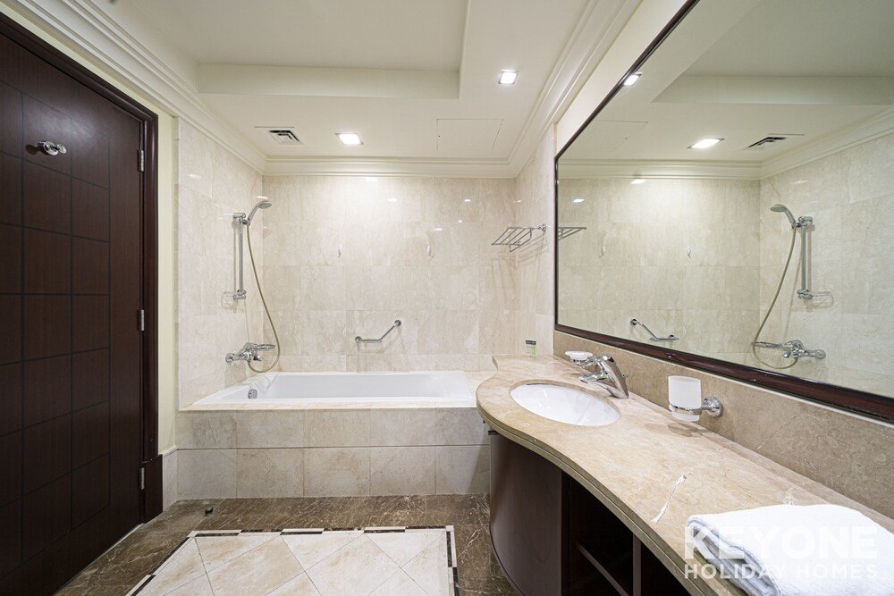 Дубай: KOHH – 2BR + Maids Room in Grandeur Residences