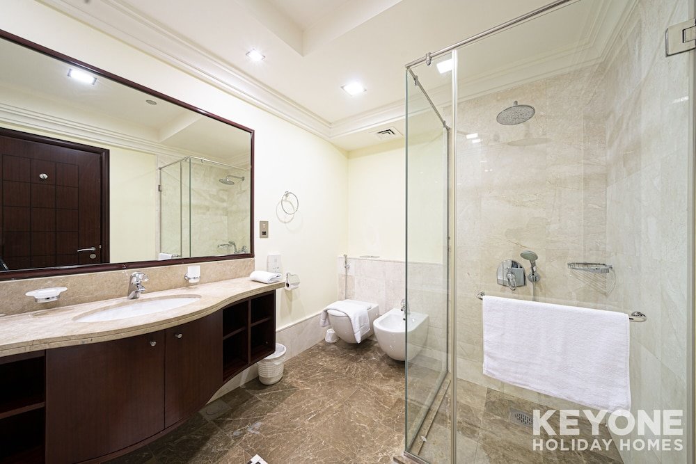 Дубай: KOHH – 2BR + Maids Room in Grandeur Residences