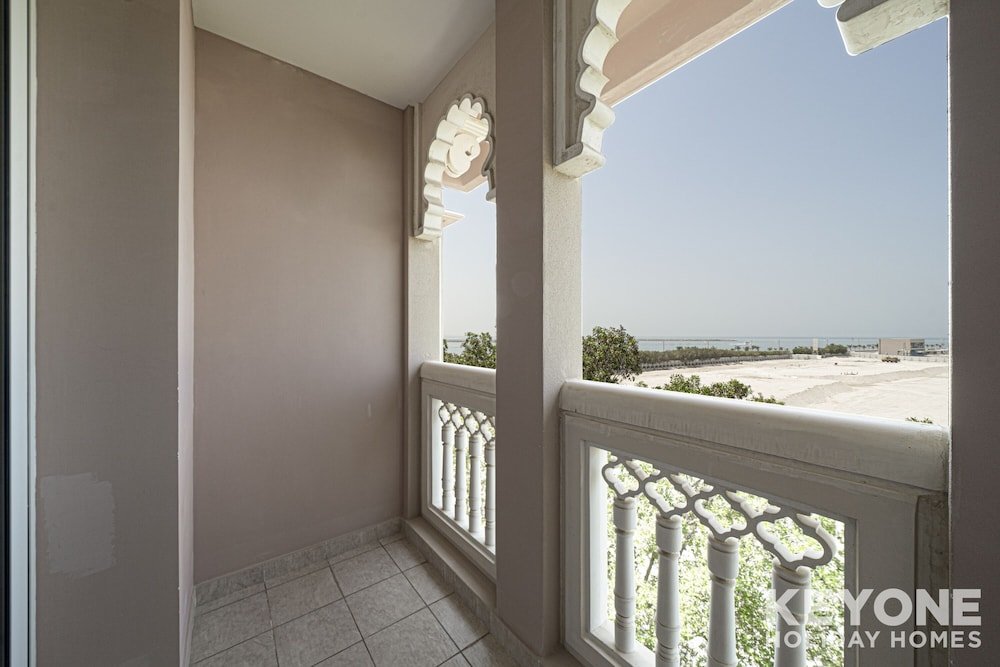 Дубай: KOHH – 2BR + Maids Room in Grandeur Residences