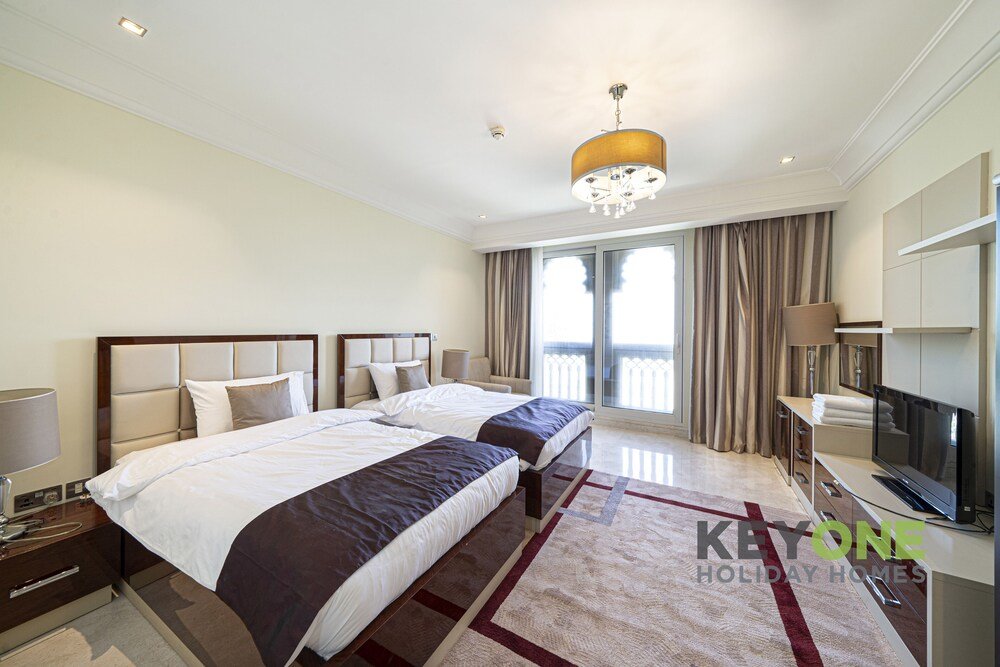 Дубай: KOHH – 2BR + Maids Room in Grandeur Residences