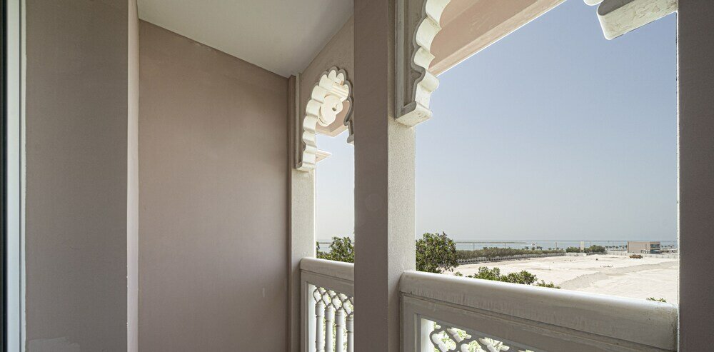 Дубай: KOHH – 2BR + Maids Room in Grandeur Residences