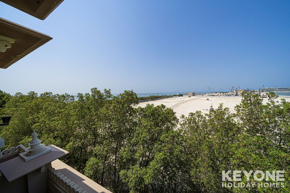 Дубай: KOHH – 2BR + Maids Room in Grandeur Residences