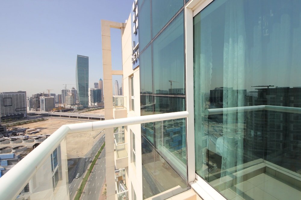 Дубай: 2 Bedroom Apartment in Mayfair Tower