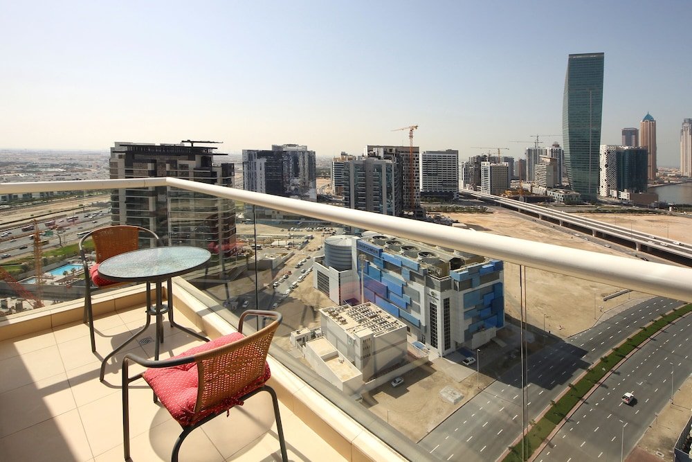 Дубай: 2 Bedroom Apartment in Mayfair Tower