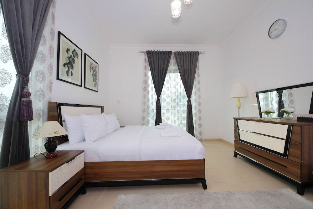 Дубай: 2 Bedroom Apartment in Mayfair Tower