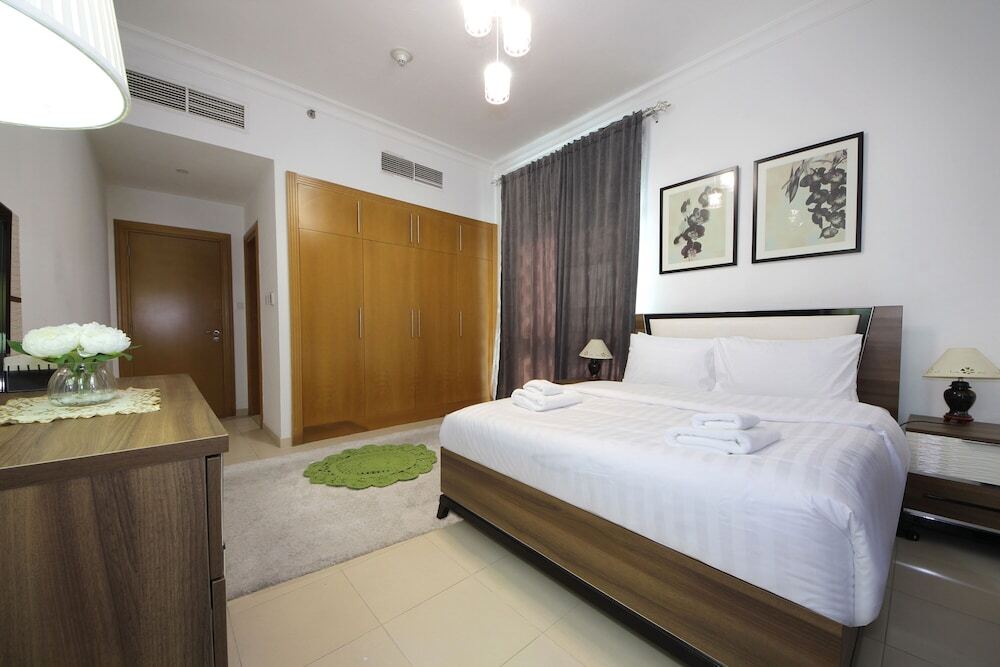 Дубай: 2 Bedroom Apartment in Mayfair Tower