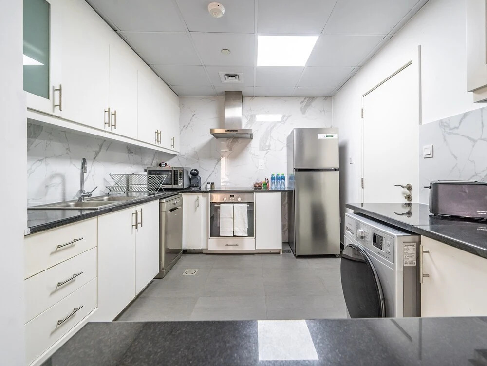 Дубай: Luxury Waterfront Apartment with Beach Access