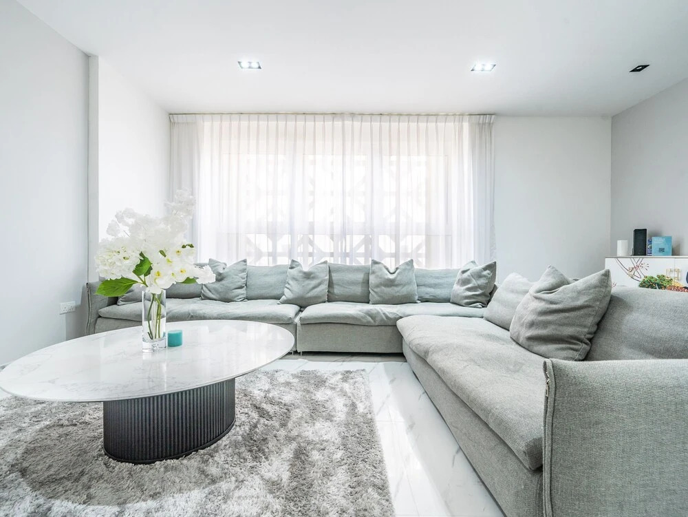 Дубай: Luxury Waterfront Apartment with Beach Access
