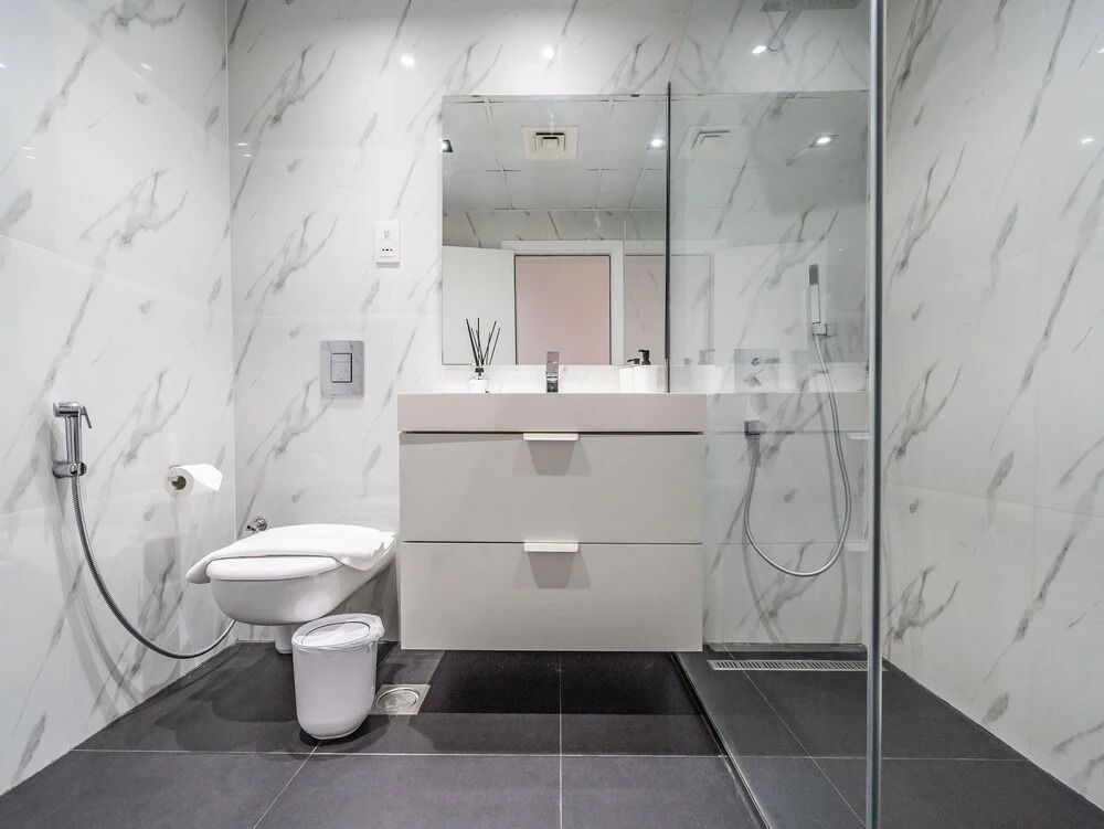 Дубай: Luxury Waterfront Apartment with Beach Access