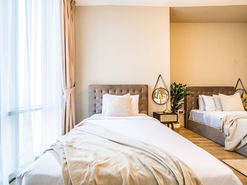 Дубай: Jaw-dropping Canal and Skyline Views, Close to DT