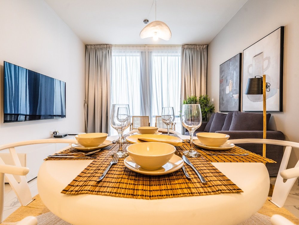 Дубай: Jaw-dropping Canal and Skyline Views, Close to DT