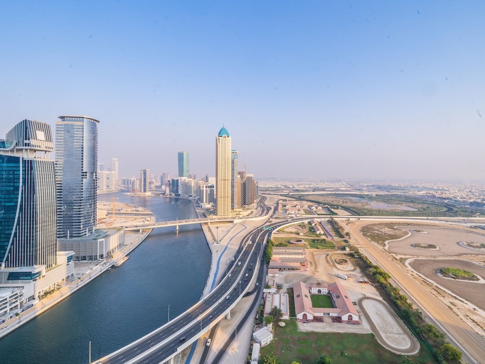 Дубай: Jaw-dropping Canal and Skyline Views, Close to DT