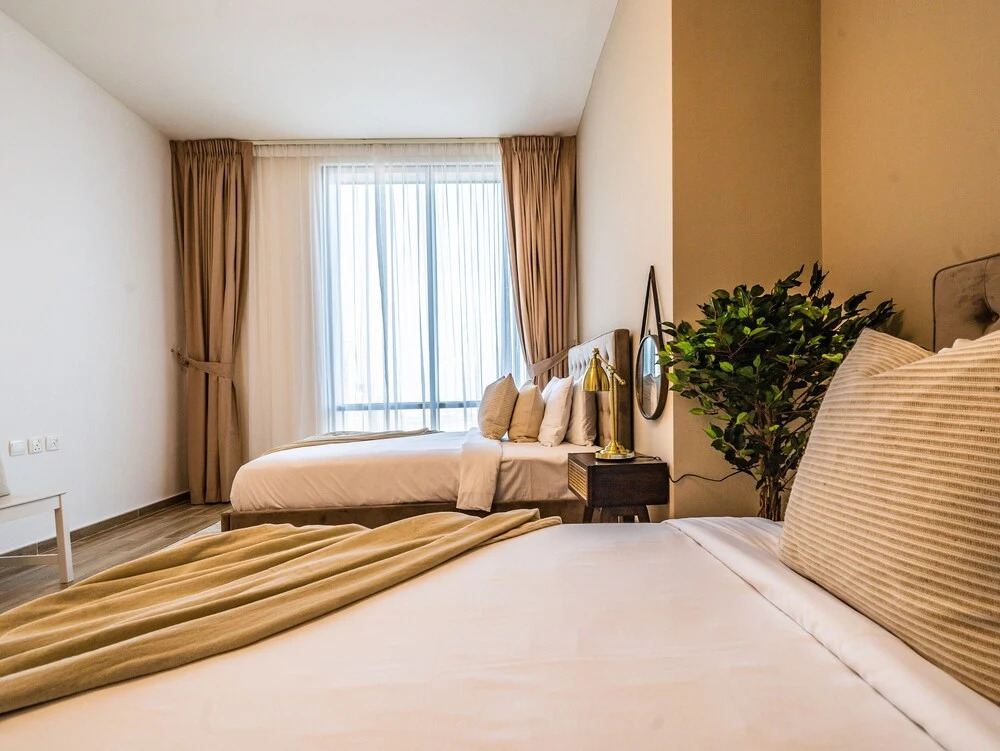 Дубай: Jaw-dropping Canal and Skyline Views, Close to DT