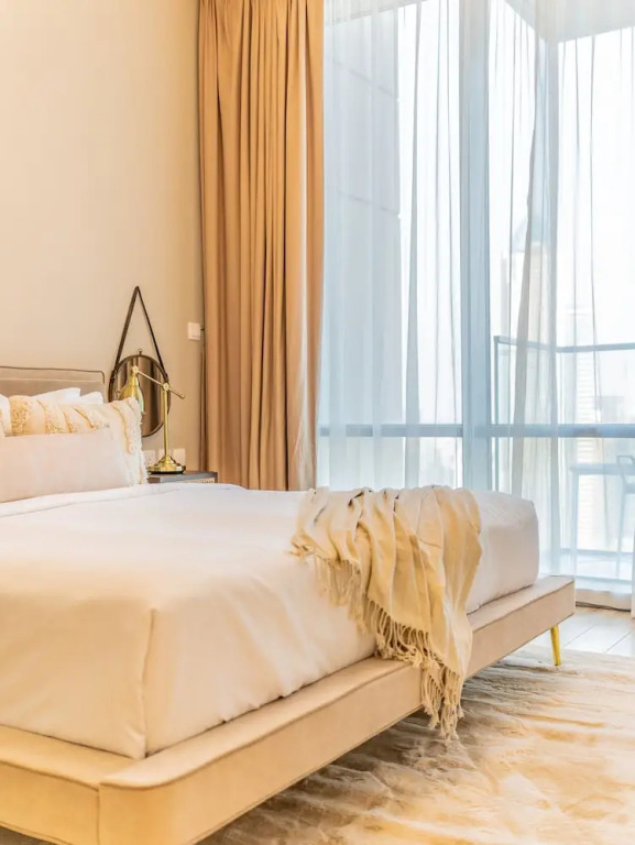 Дубай: Jaw-dropping Canal and Skyline Views, Close to DT