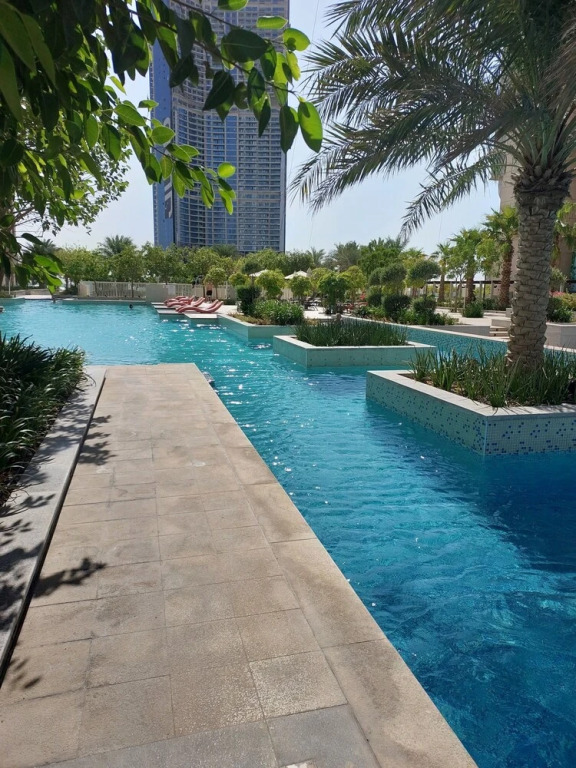 Дубай: Jaw-dropping Canal and Skyline Views, Close to DT