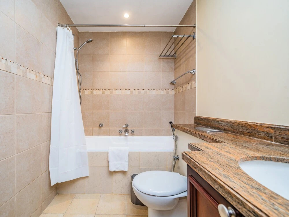 Дубай: Colorful Apartment near Dubai Mall with Balcony
