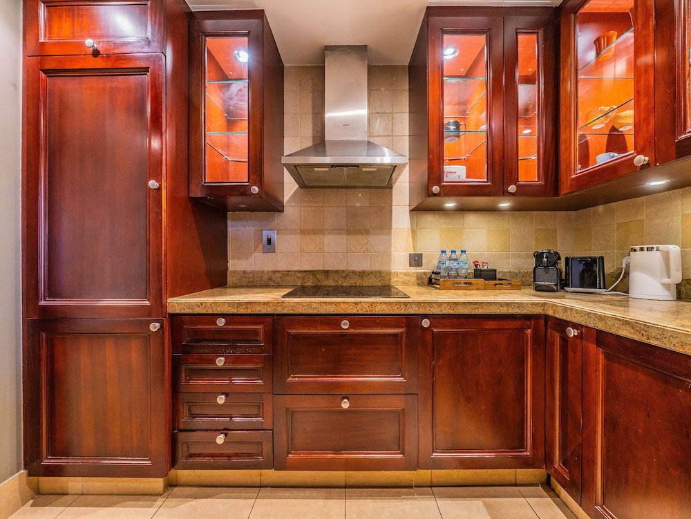 Дубай: Colorful Apartment near Dubai Mall with Balcony