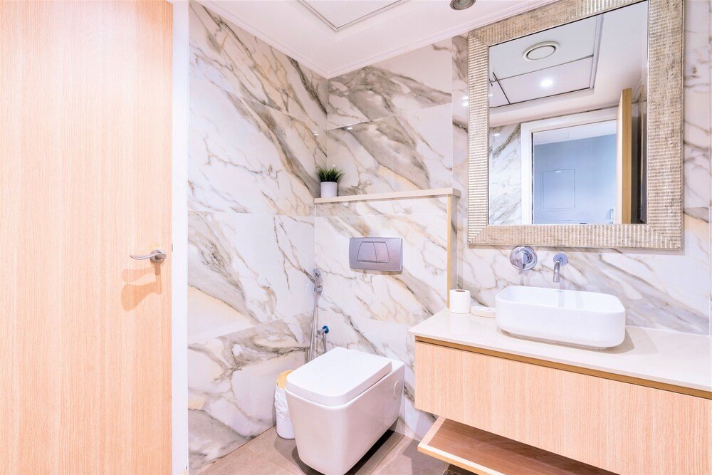 Дубай: Luxurious 5 Bedroom Duplex with terrace & sea view
