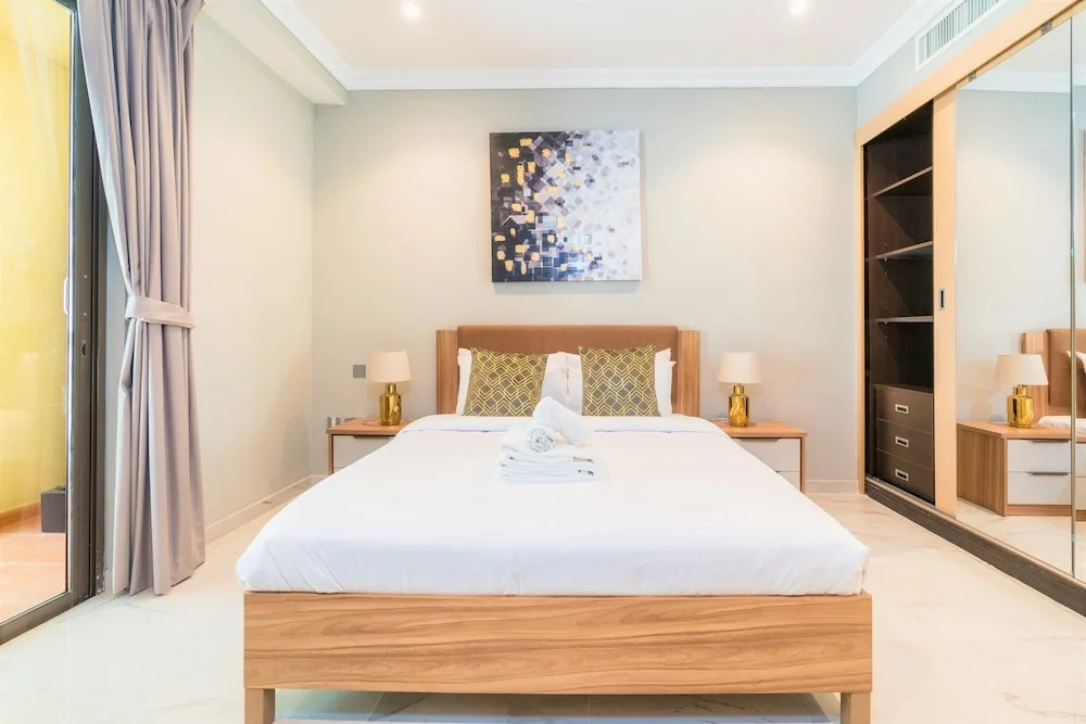 Дубай: Luxurious 5 Bedroom Duplex with terrace & sea view
