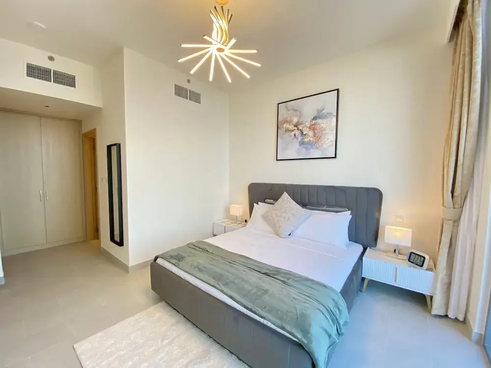 Дубай: LuxBnB Creek Rise Tower Harbor Views