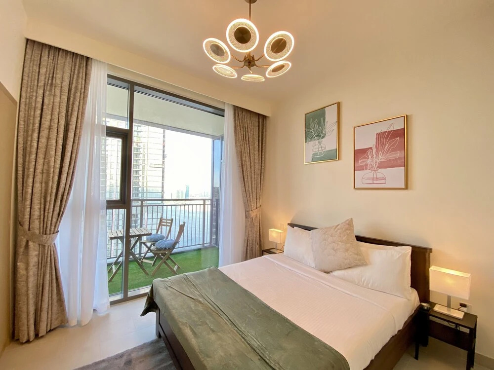 Дубай: LuxBnB Creek Rise Tower Harbor Views