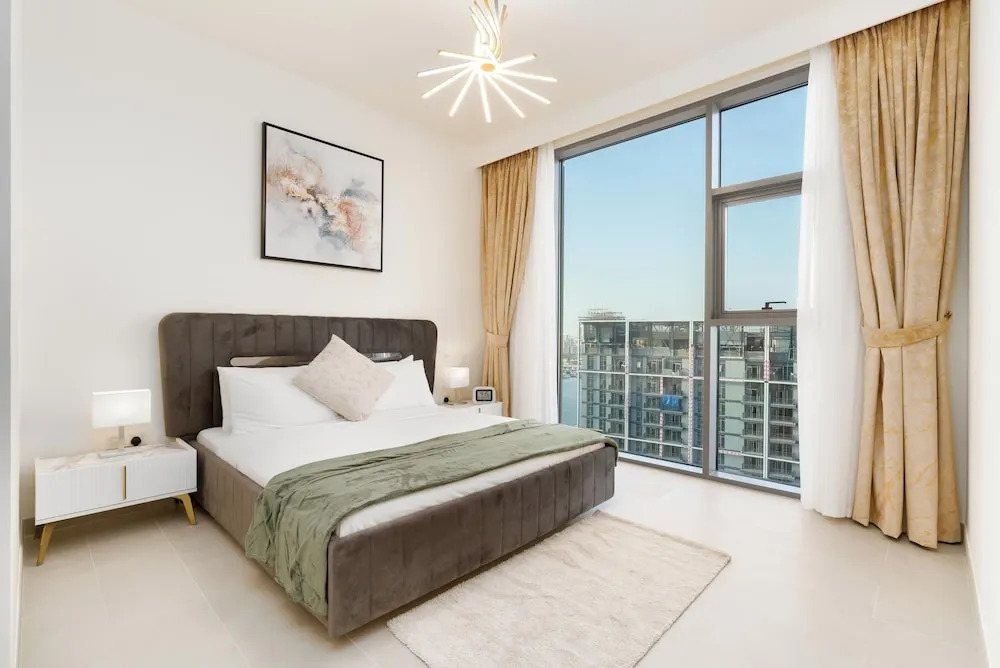 Дубай: LuxBnB Creek Rise Tower Harbor Views