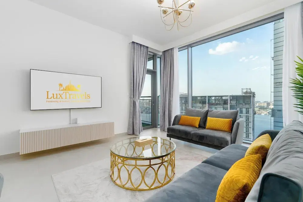 Дубай: LuxBnB Creek Rise Tower Harbor Views