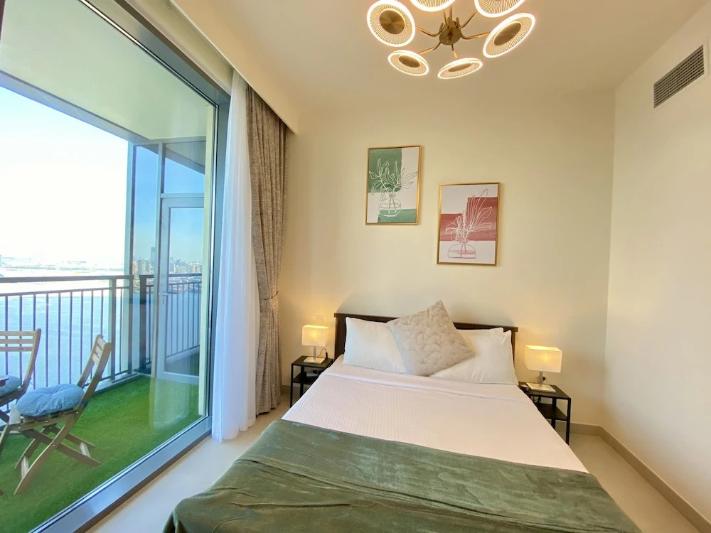 Дубай: LuxBnB Creek Rise Tower Harbor Views