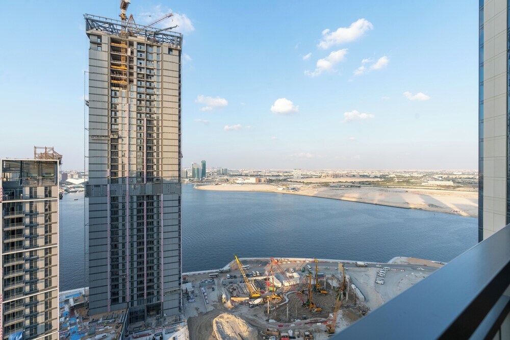 Дубай: LuxBnB Creek Rise Tower Harbor Views