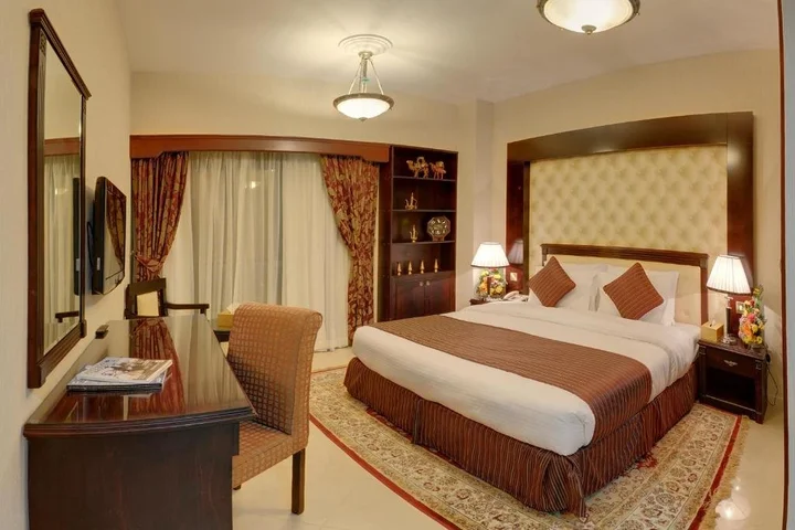 Дубай: Deira Suites Deluxe Hotel Suites
