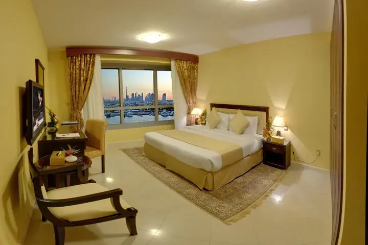 Дубай: Deira Suites Deluxe Hotel Suites