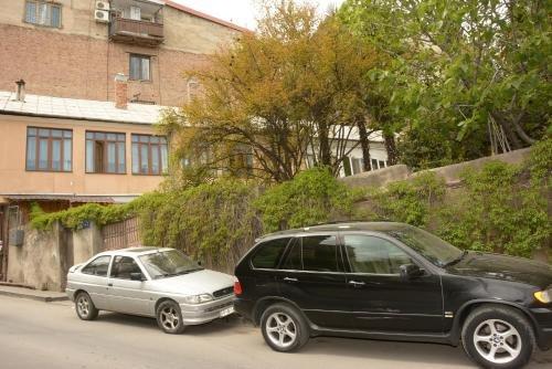 Тбилиси: Centrally located house with garden